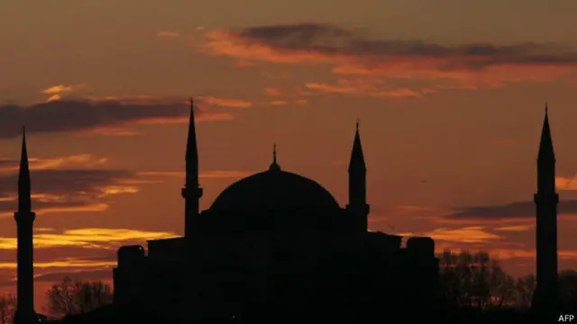 ایاصوفیا د ترکیې استانبول ښار کې موقعیت لري، چې د نړیوال اسلامي میراث یوه بېلګه ده.