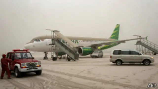 လေဆိပ် ၃ ခုကိုပါ ပိတ်ထားလိုက်ရ