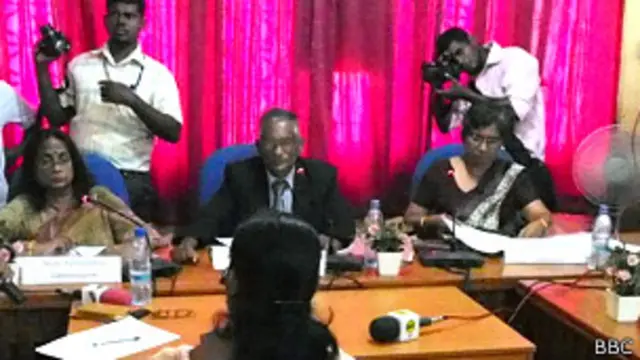 කොමිසම යාපනයේදී කරුණු විමසමින්