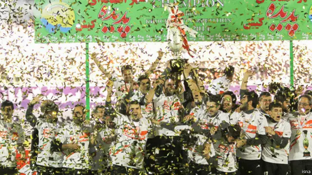 تراکتورسازی تبریز با پیروزی مقابل مس کرمان برای اولین بار قهرمان جام حذفی ایران شد