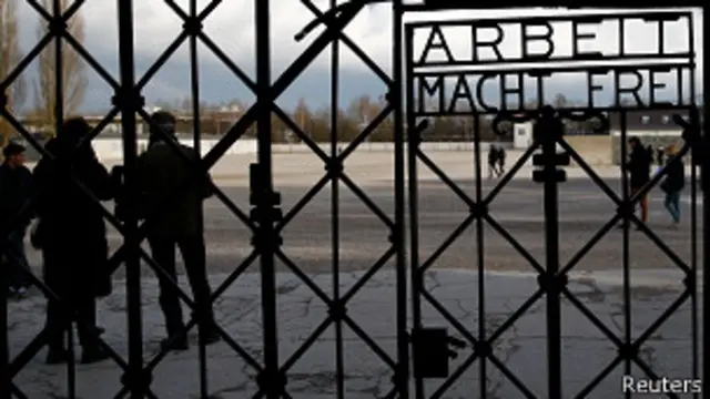 डखौव यातना शिविर