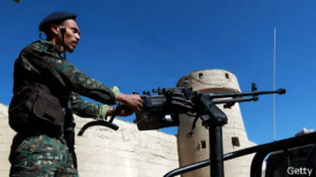 گوشه و کنار یمی صحنه درگیری‌های مسلحانه است