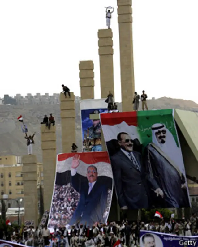 هواداران علی عبدالله صالح در سال ٢٠١١