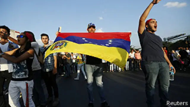 manifestantes de la oposicion en Venezuela