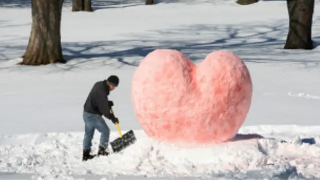 ولنټاين ډې هر کال د فبرورۍ پر ۱۴مه د نړۍ په بېلابېلو برخو کې لمانځل کېږي
