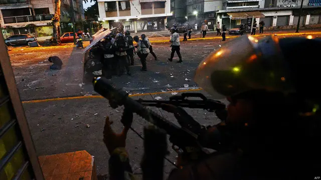 Policías se preparan