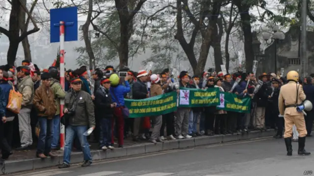 越南河內反華示威民眾在李太祖像附近聚集（16/2/2014）