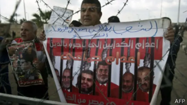 Противник Мурси