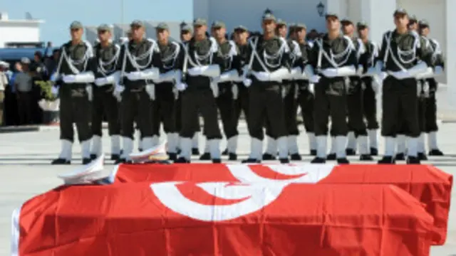 قتل نحو 20 من عناصر قوات الامن التونسية في عمليات ضد متشددين غربي البلاد