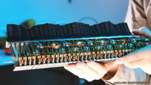 باحثو جامعة نورث ويسترن طوروا نموذجين منفصلين من الروبوت ويعملان على دمجهما في جهاز واحد