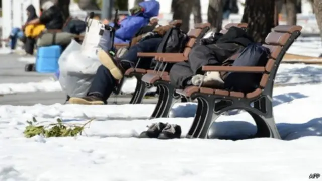 العاصفة الثلجية التي ضربت اليابان قتلت 11 شخصًا وشردت وأصابت المئات
