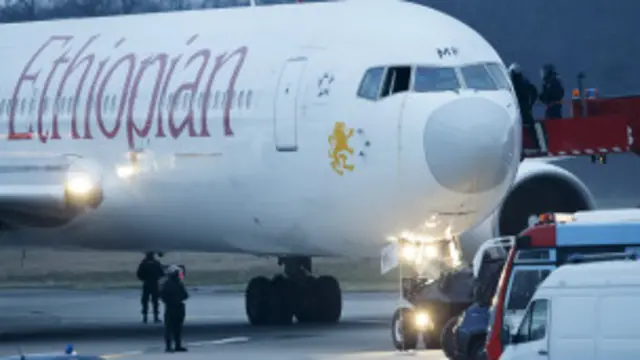 د الوتکې د تښتونې پرمهال الوتکه کې ۲۰۰ مساپر او عمله سپاره وو.