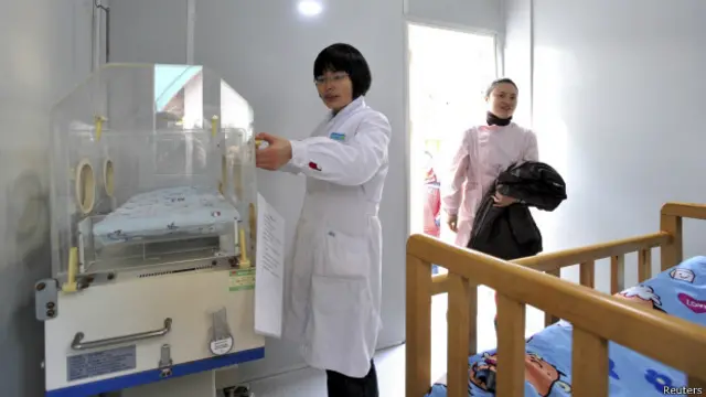 Incubadora de bebês na China | Crédito: Reuters