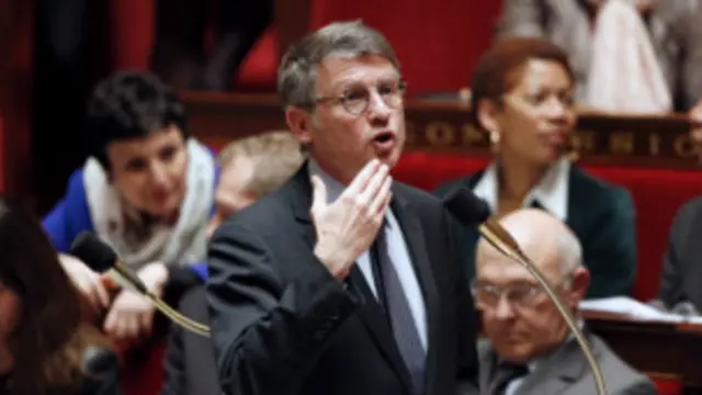 اس میں کوئی سچائی نہیں کہ چھوٹے لڑکوں کو یہ تعلیم دی جا رہی ہے کہ وہ لڑکیاں بن جائیں: وزیر تعلیم