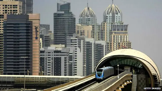 دنیا بھر میں سب سے زیادہ دبئی کے لوگوں کے پاس اپنی گاڑیاں ہیں اور صرف تیرہ فیصد لوگ پبلک ٹرانسپورٹ کے ذریعے سفر کرتے ہیں