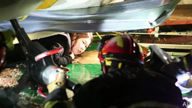 قال مسؤول إن ثلاثة أشخاص قتلوا في الحادث