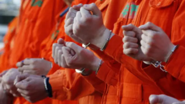 د بشري حقونو سازمانونو د راپور پربنسټ، په ایران کې ګڼ افغانان بندیان شوي، چې دقیق شمېر یې تر اوسه نه دي په ډاګه شوی. 