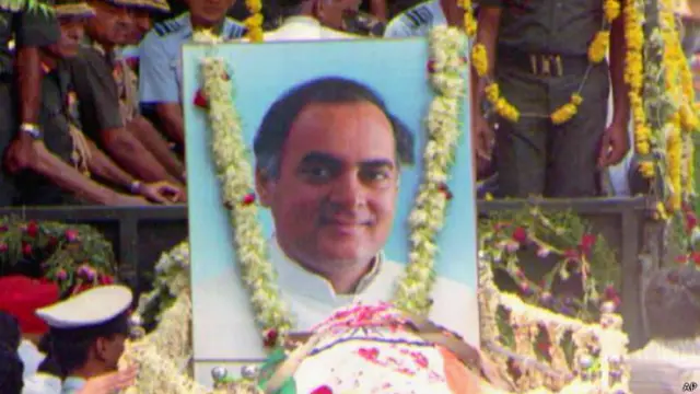 राजीव गांधी को श्रद्धांजलि