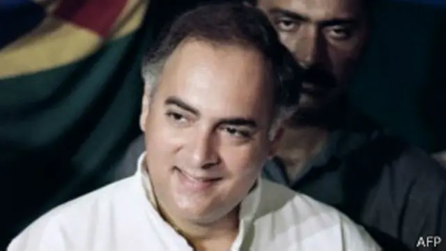 راجیو گاندھی 1991 میں تمل ناڈو میں ایک انتخابی ریلی کے دوران خودکش حملے میں مارے گئے تھے