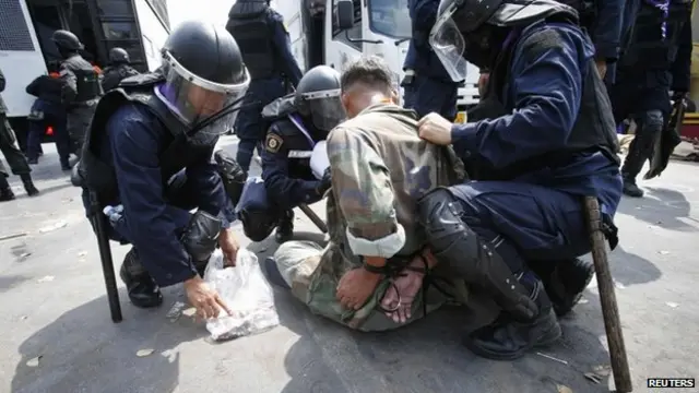 يريد المتظاهرون استبادل حكومة رئيس الوزراء بـ "مجلس شعب" غير منتخب