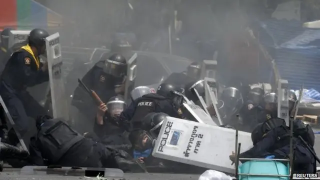 قال مركز ايراوان الطبي للطوارئ إن اكثر من 40 شخصا اصيبوا