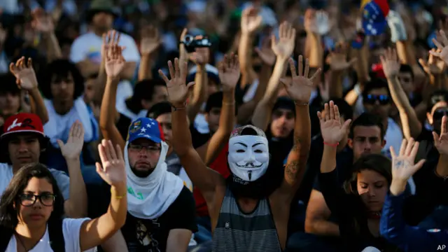 manifestantes em Caracas | AP