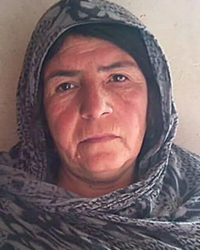 مادر شریفه در خواب بود که دخترش در اتاق دیگر خودکشی کرد