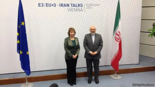 دأب معارضون على انتقاد محمد جواد ظريف بوصفه مهندس العلاقات الدبلوماسية لروحاني