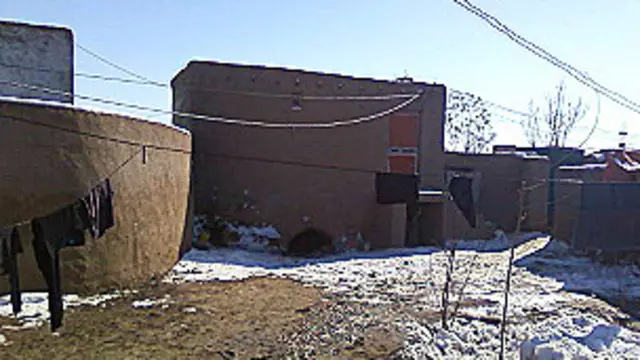 خانه شریفه در جوزجان. او از نابرابری اجتماعی و اقتصادی رنج می‌برد.