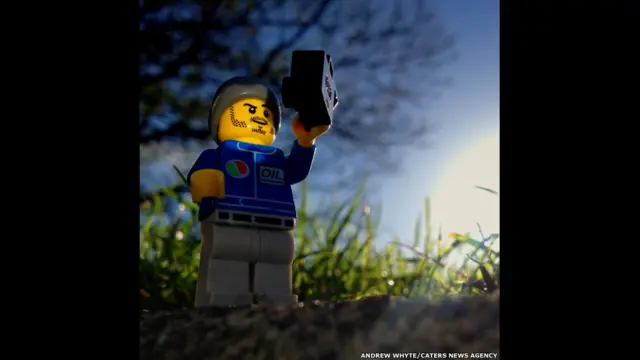 Legographer mengambil foto diri. Andrew Whyte/Cater News Agency