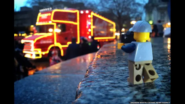 Legographer memotret truk. Andrew Whyte/Cater News Agency