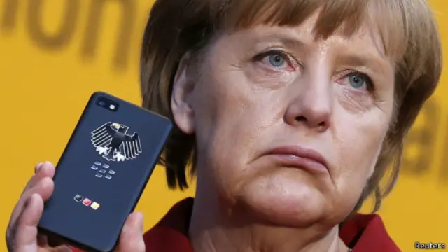Меркель со смартфоном