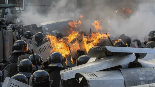 Евромайдан, столкновения возле ВР