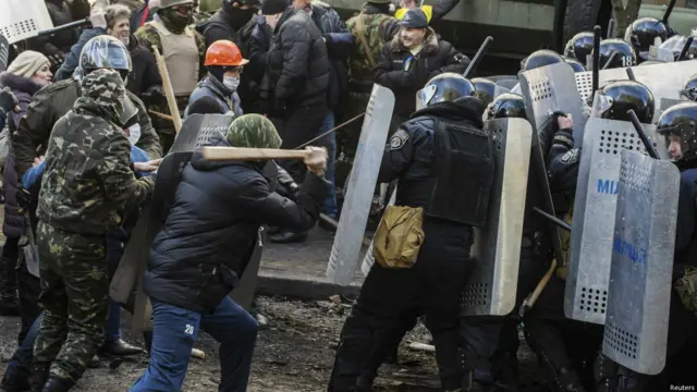 Евромайдан, столкновения возле ВР