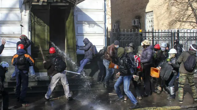 Евромайдан, столкновения возле ВР