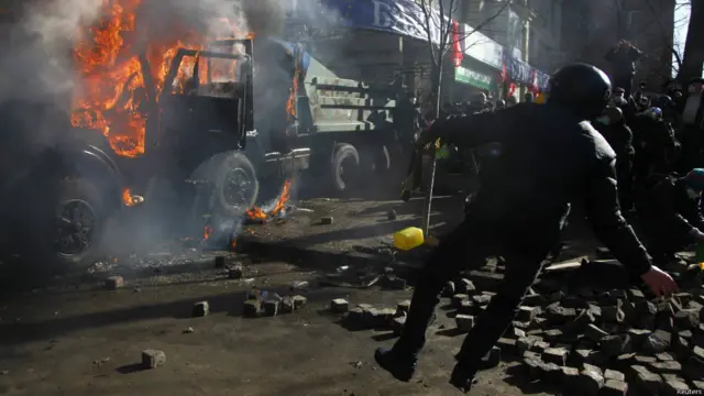 Евромайдан, столкновения возле ВР