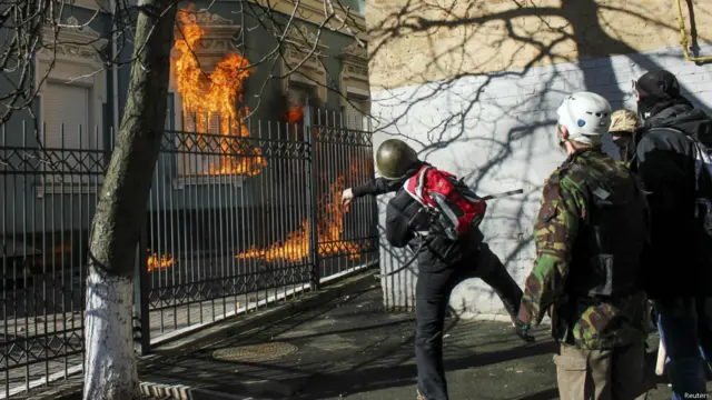 Евромайдан, столкновения возле ВР