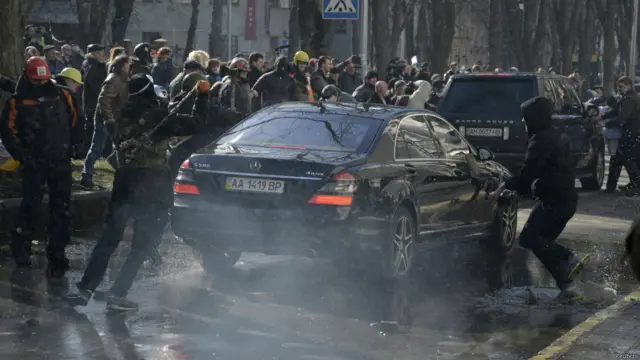 Евромайдан, столкновения возле ВР