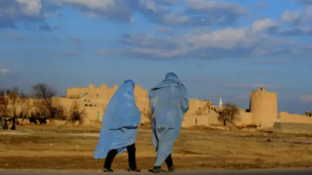 د جوزجان ولایت په کوه کنبز کلي کې د ځانوژنې وروستۍ پېښه د ۱۸ کلنې شریفې ده چې کورنۍ يې په یوه خټین زاړه کور کې اوسېږي.