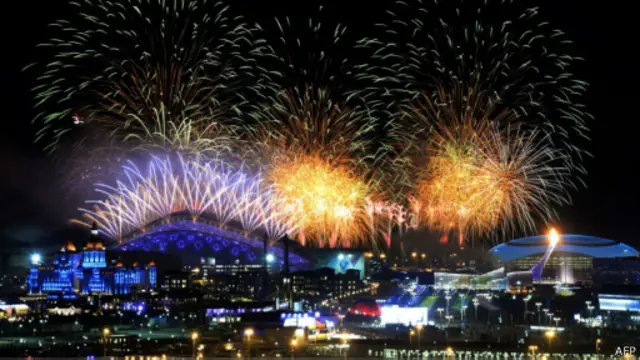 Салют на открытии Олимпиады в Сочи