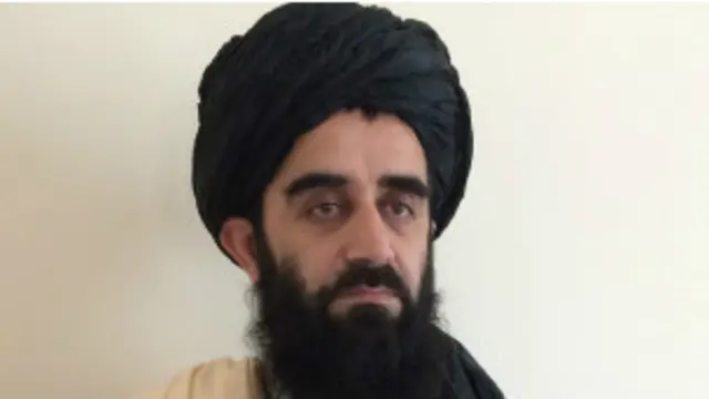 ولسمشر حامد کرزي په پاکستان کې د طالبانو د یوه پخواني وزیر مولوي عبدالرقیب تخاري وژنه په کلکو ټکوغندلې او هغه یې د سولې قرباني بللی.