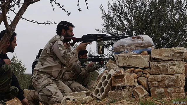 يحظى الجيش السوري الحر بدعم من دول غربية وعربية