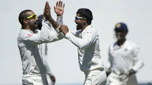 शिखर धवन और रवींद्र जडेजा