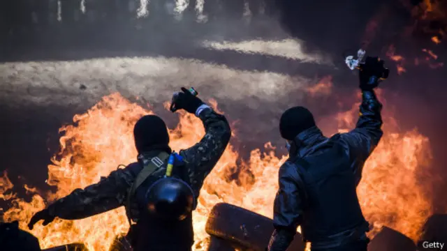 Чим більше тис президент Янукович на Майдан, тим більше він розгорався