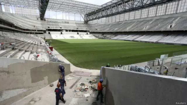 برازیل کے بعض سٹیڈیم ابھی تک مکمل نہیں ہوئے ہیں لیکن مسٹر بلیٹر کا خیال ہے کہ وہ وقت پر پورے ہو جائیں گے