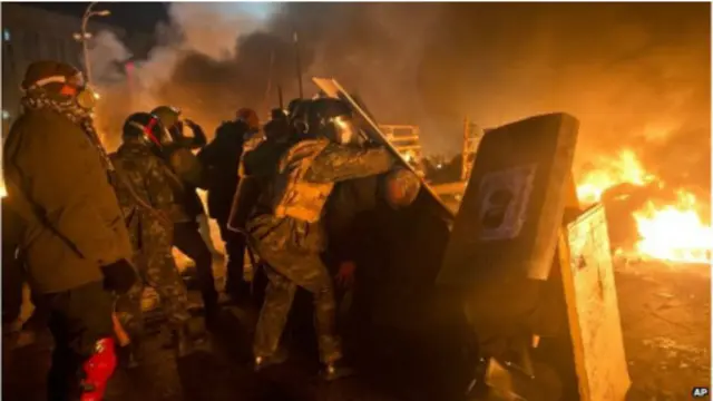 Những người biểu tình nói họ sẽ không rời khỏi Quảng trường Độc lập