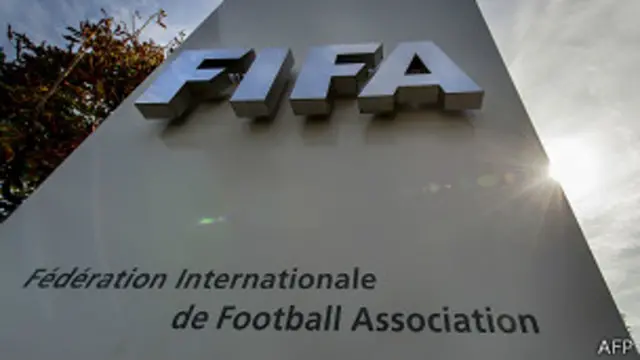 سنڈے ٹائمز کے دعوے کے مطابق محمد بن حمام نے فٹ بال کے عالمی کپ کی میزبانی کے لیے قطر کے حق میں فیصلہ دینے کے عوض فیفا کے اہل کاروں کو 50 لاکھ ڈالر کی رقم ادا کی تھی