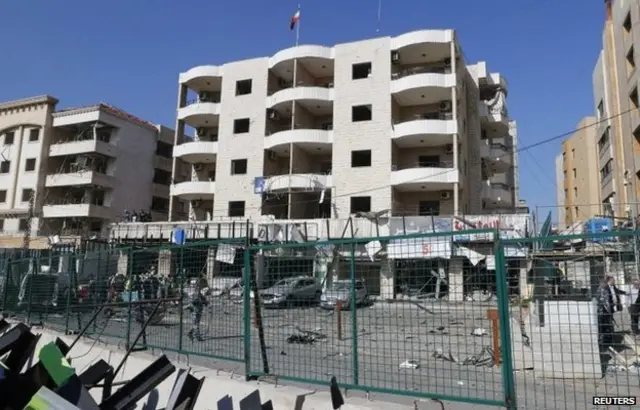 الجدران التي دمرها التفجيران في المستشارية الإيرانية كانت قد أقيمت مؤخرا.