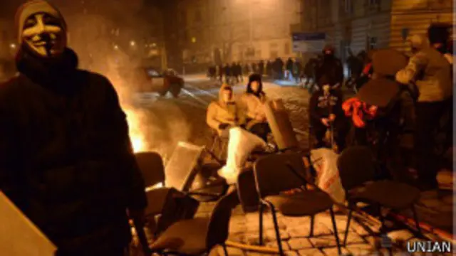 Протестующие под зданием отделения СБУ в Львовской области