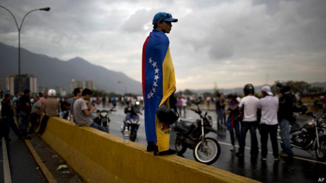 Manifestantes de opsición en Venezuela
